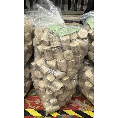 513 - 2 x 30KG HARDWOOD BRIQUETTES