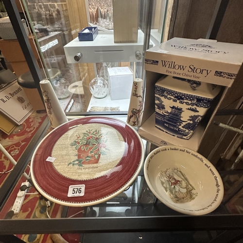 576 - SELECTION OF POTTERY INCLUDING WEDGWOOD