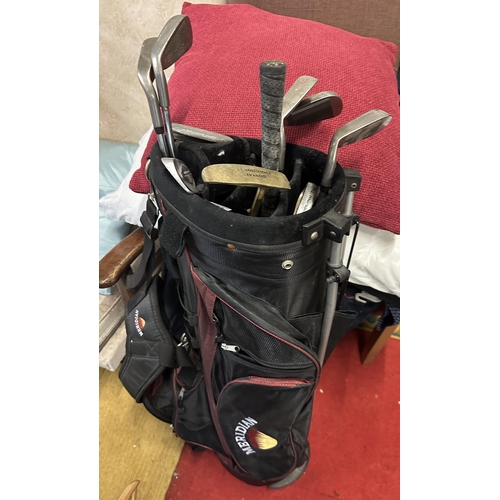 587 - GOLF BAG AND GOLF CLUBS