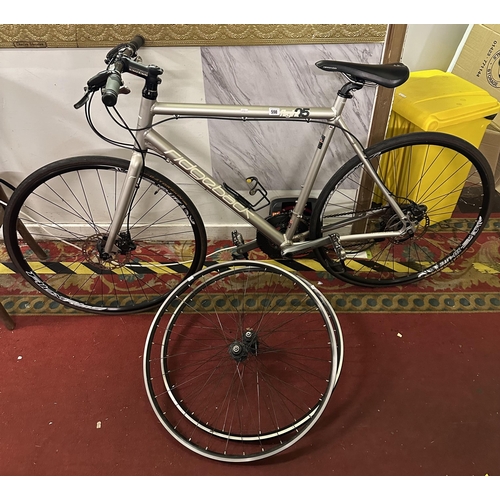 598 - RIDGEBACK HYBRID GENTS BIKE WITH SPARE WHEELS