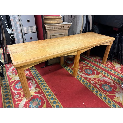 552 - LARGE GOLDEN OAK 6 LEGGED DINING TABLE