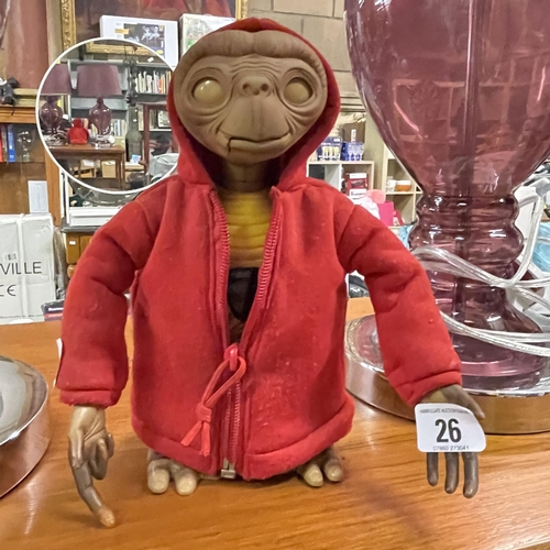 26 - E.T EXTRA TERRESTRIAL TALKING INTERACTIVE FIGURE CIRCA 2000