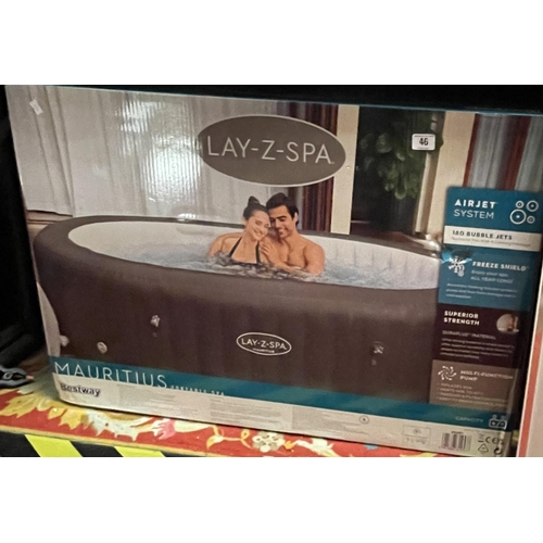 46 - LAY-Z-SPA MAURITIUS 5-7 PERSON PORTABLE SPA