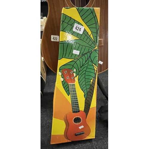 424 - UKULELE IN BOX