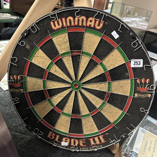 253 - WINMAU DARTS BOARD