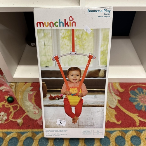 5 - MUNCHKIN BOUNCE AND PLAY-BRAND NEW