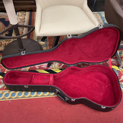 59 - QUALITY GUITAR CASE