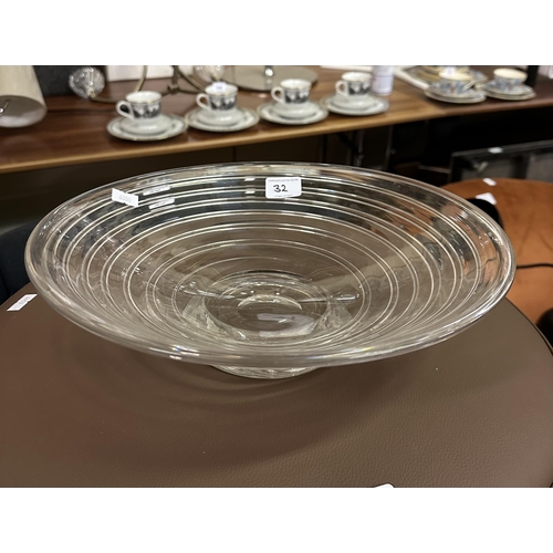 32 - ITALIAN SWIRL GLASS FRUIT BOWL ON HEAVY SET BASE