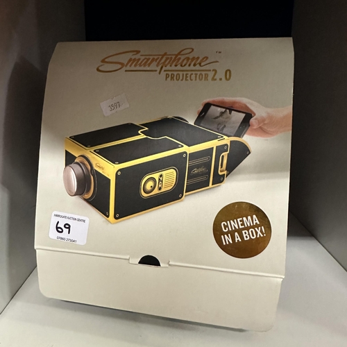 69 - SMARTPHONE PROJECTOR 2.0 CINEMA IN A BOX