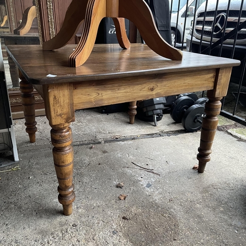 471 - VICTORIAN PINE DINING TABLE