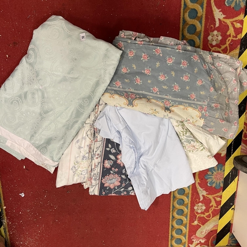 10 - SELECTION OF MATERIALS INCLUDING TABLE CLOTHS AND BEDDING