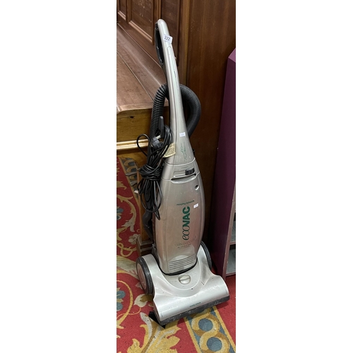 222 - MORPHY RICHARDS VACUUM