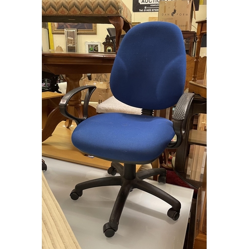 301 - OFFICE CHAIR