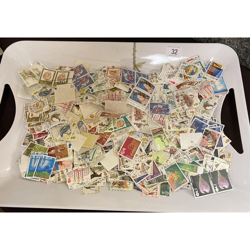 32 - SELECTION OF COLLECTABLE STAMPS