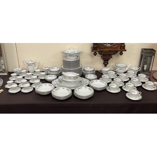 37 - 116 PIECE NORITAKE BRISTOL PATTERN DINNER SET