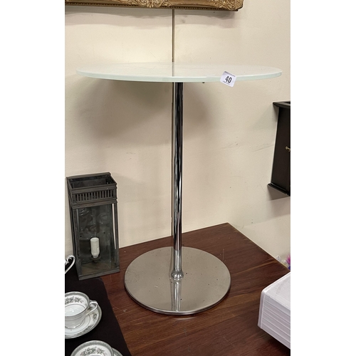 40 - BONTEMPI GLASS TOP TABLE ON CENTRE PEDESTAL