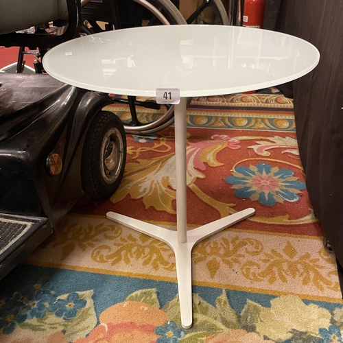 41 - BONTEMPI GLASS TOP TABLE ON CENTRE PEDESTAL