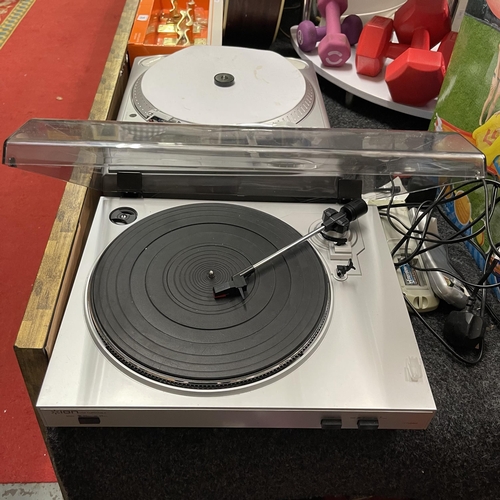 41 - ION USB TURNTABLE