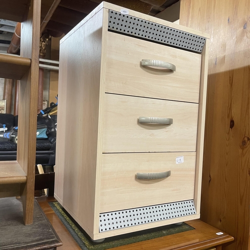 618 - THREE DRAWER CHEST