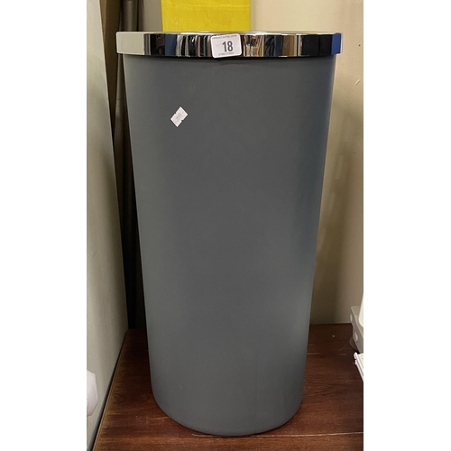 18 - CONTEMPORARY BIN