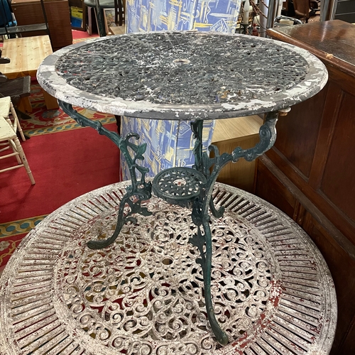 405 - VINTAGE METAL GARDEN TABLE