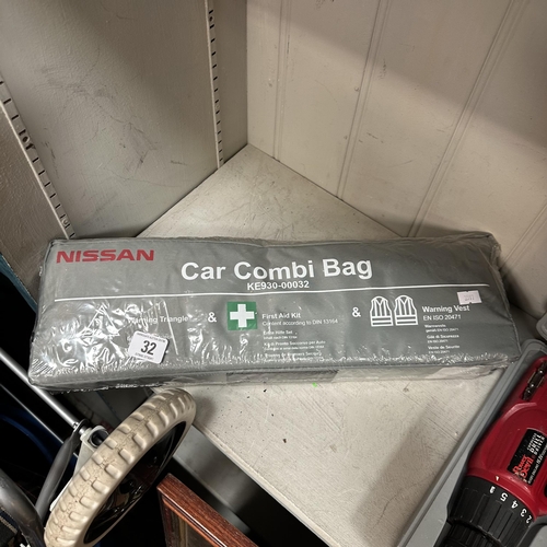 32 - NISSAN CAR COMBI BAG