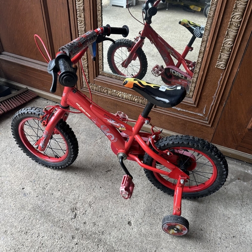 12 - LIGHTNING MCQUEEN CHILD'S FIRST TRAINING BIKE WITH STABILISERS