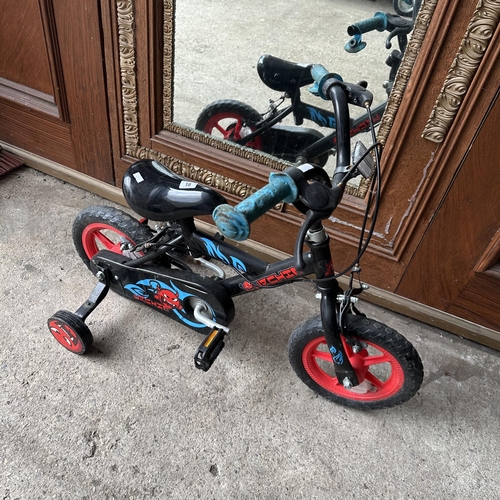 18 - URCHIN CHILD'S FIRST TRAINING BIKE WITH STABILISERS