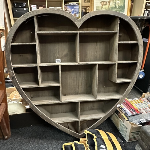 1096 - HEART HANGING WALL SHELF