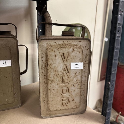 23 - VALOR OIL CAN