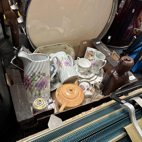 402 - BOX OF MISCELLANEOUS (MAINLY CROCKERY)