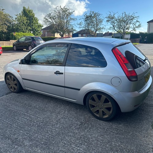 400 - FORD FIESTA SILVER,1.4LTR,PETROL ENGINE,ALLOY WHEELS,3 DOOR,LEATHER INTERIOR,FULLY RUNNING NEEDS MOT... 