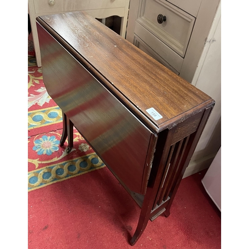 158 - DROP LEAF TABLE