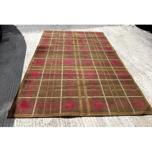 117 - TARTAN RUG (200 X 290CM)