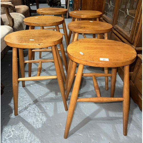 23 - SET OF 6 ERCOL INSPIRED KITCHEN STOOLS ON SPINDLE LEG