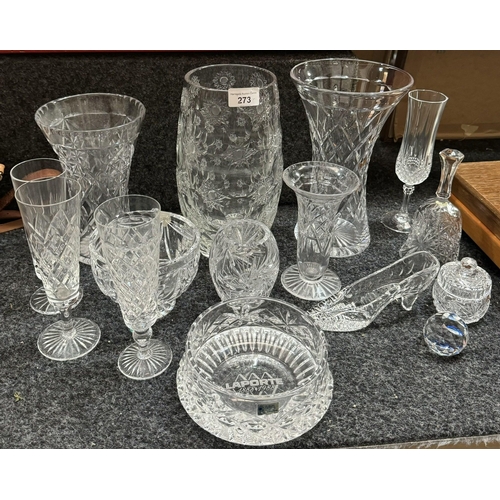 273 - SELECTION OF GLASSWARE INCLUDING VASES, CHAMPAGNE FLUTES ETC