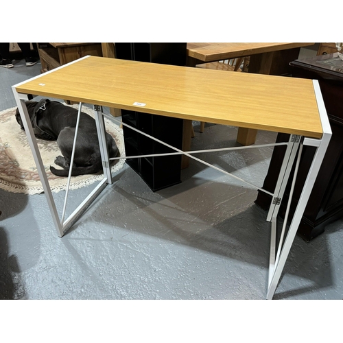 395 - CONTEMPORARY DESK WITH METAL LEGS