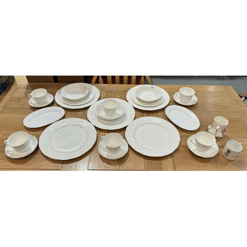 406 - WEDGWOOD STRAWBERRY & VINE DINNER AND TEA SET (23 PIECES) & 2 OTHERS