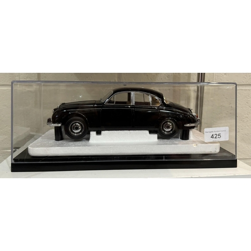 425 - CASED DAIMLER V8 250 SCALE MODEL