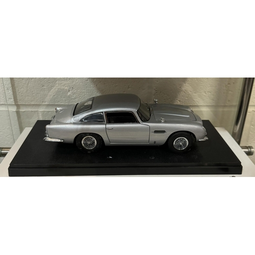 454 - CASED SCALE MODEL SUN STAR ASTON MARTIN DB5 1963