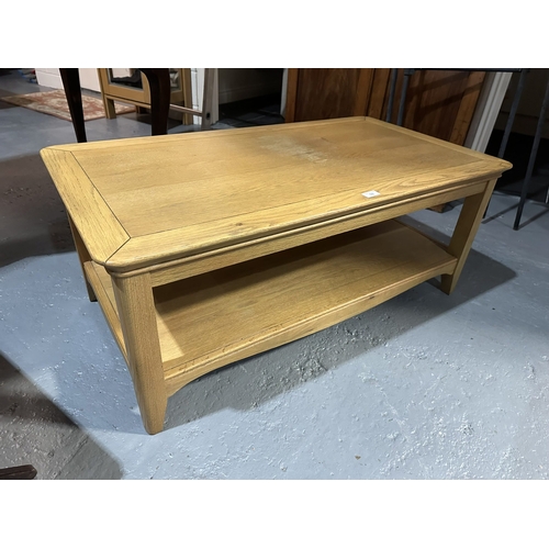 18 - GOLDEN OAK COFFEE TABLE