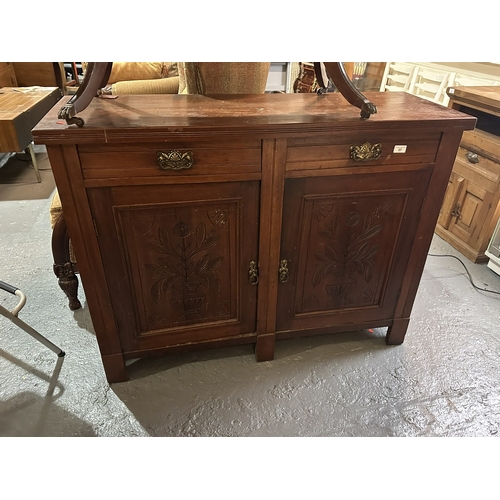 37 - EDWARDIAN MAHOGANY SIDEBOARD WITH CARVED DOOR PANELS AND BRASS HANDLES