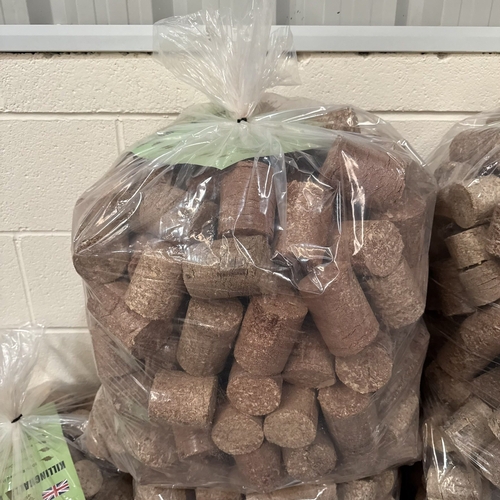 10 - 40KG BAG OF HARDWOOD PREMIUM BRIQUETTES