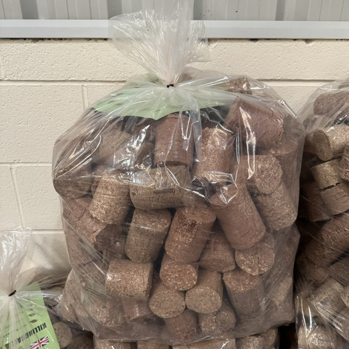 8 - 40KG BAG OF HARDWOOD PREMIUM BRIQUETTES