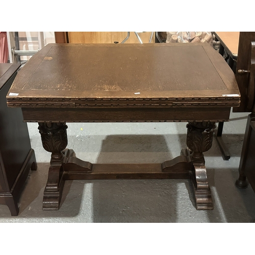 115 - DRAW LEAF TABLE IN OAK ON CARVED BULBOUS LEGS