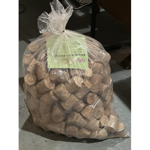 144 - 40KG BAG OF HARDWOOD BRIQUETTES