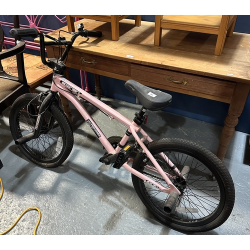 265 - CHILDS GT MOUNTAIN BIKE WITH STUNT PEGS