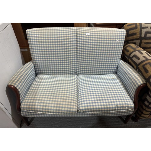 32 - TWO SEATER SETTEE