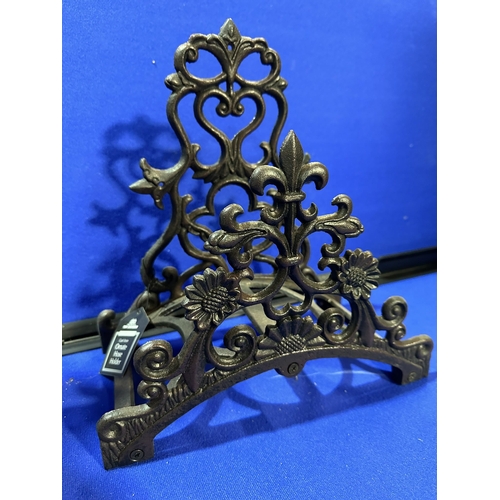 326 - BRAND NEW CAST IRON ORNATE HOSE HOLDER