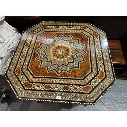 41 - A STUNNING MOSAIC MARQUETRY INLAID OCCASIONAL TABLE ON INLAID BURR WALNUT LEGS